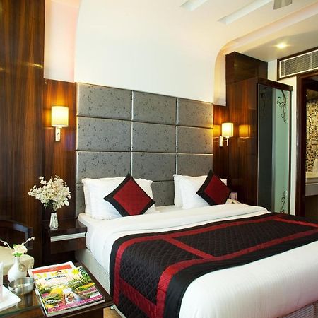 Hotel Delhi 55 -City Center Yeni Delhi Dış mekan fotoğraf