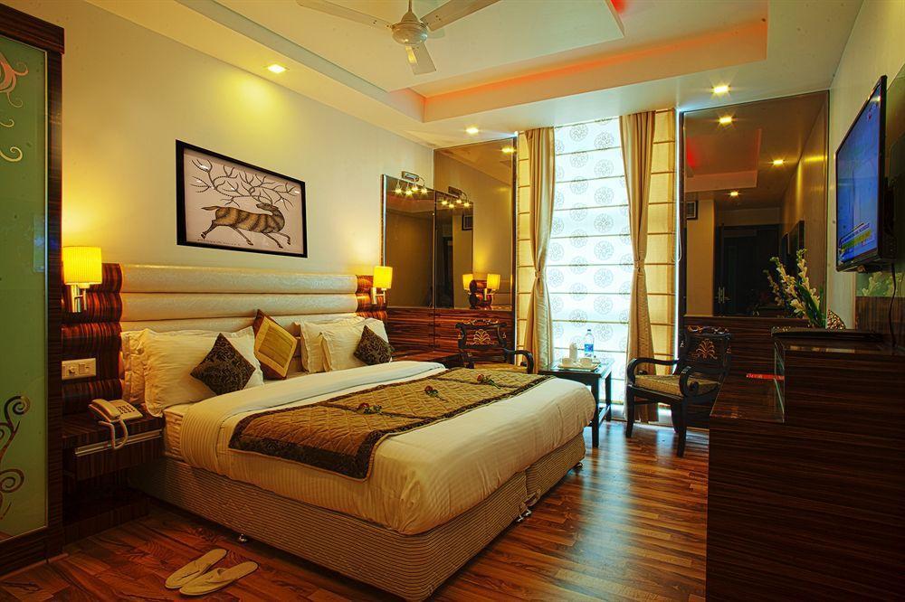 Hotel Delhi 55 -City Center Yeni Delhi Dış mekan fotoğraf