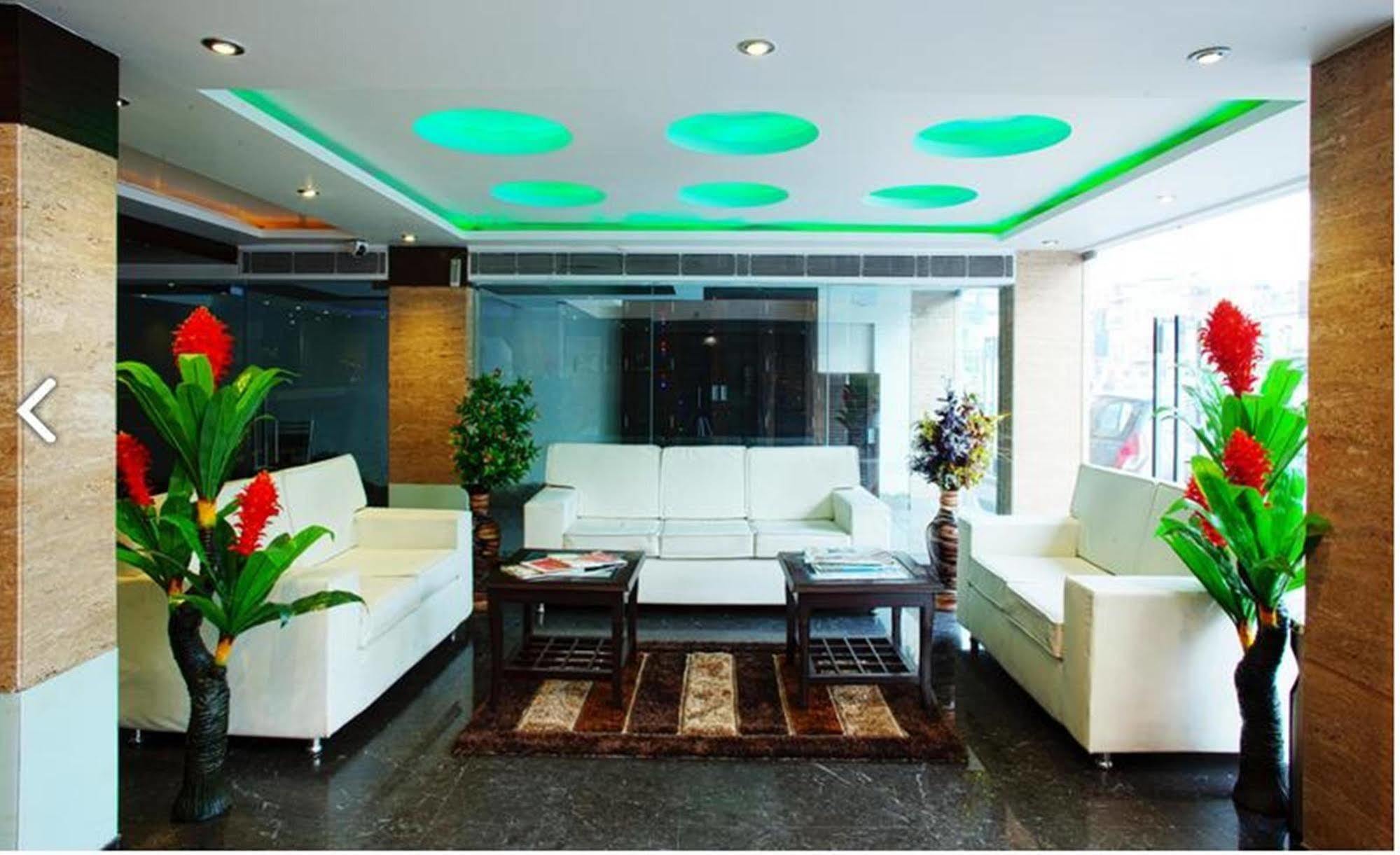 Hotel Delhi 55 -City Center Yeni Delhi Dış mekan fotoğraf